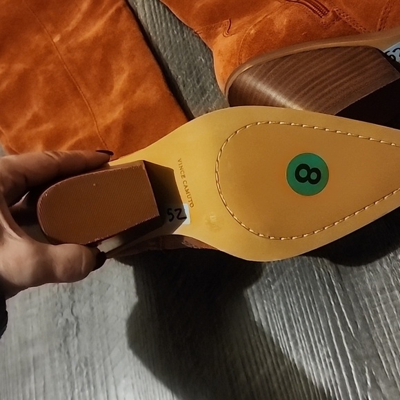 VINCE CAMUTO SHAHARLA KETCHUP BOOT SIZE 8 - Picture 4 of 6